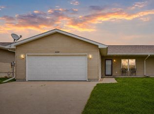 5908 Summerland Dr, Waterloo, IA 50701