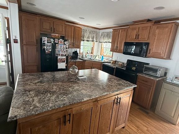3rd image of 2 Spruce Cir