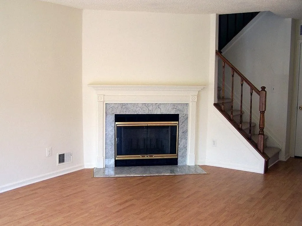 2 bed, 1300 sqft, $3,100 — Photo 3