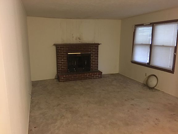 4th image of 107 N Langston St