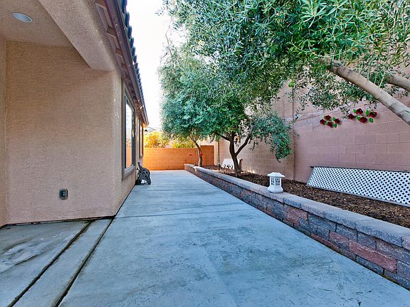 5th image of 7737 Eagle Rock Peak Ct
