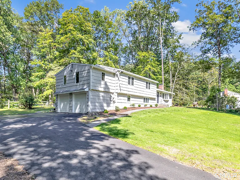 48 Crestwood Rd — Photo 3