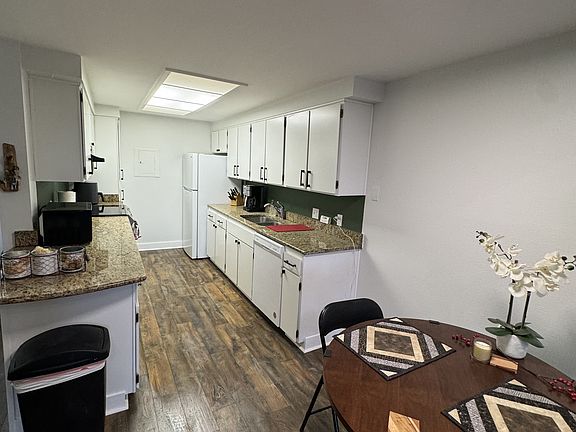 Kitchen & dining area