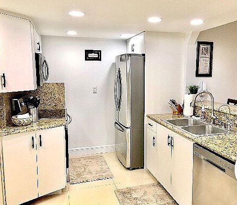5th image of 1717 N Bayshore Dr APT 1736