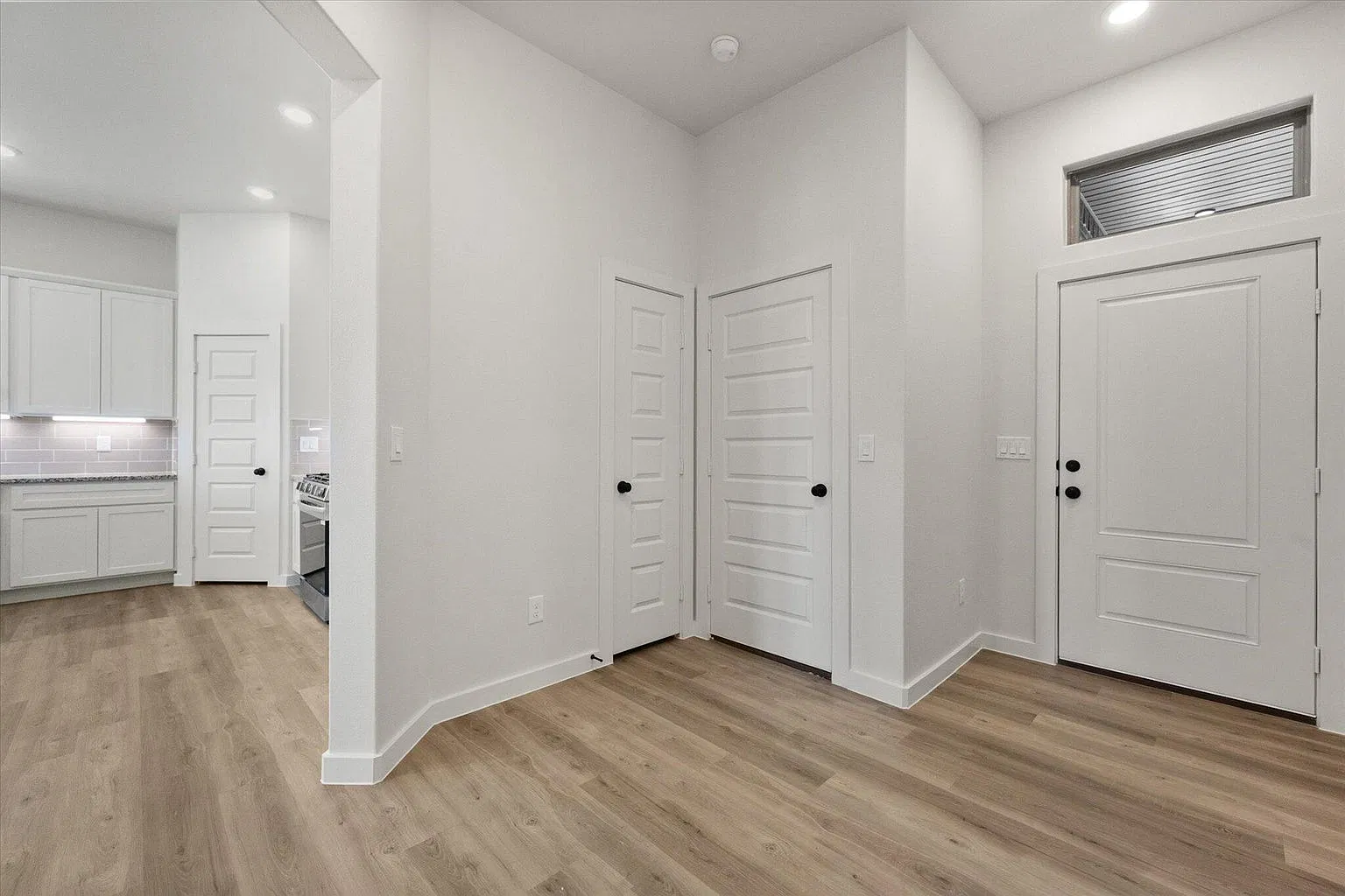 3 bed, 1760 sqft, $2,400 — Photo 3