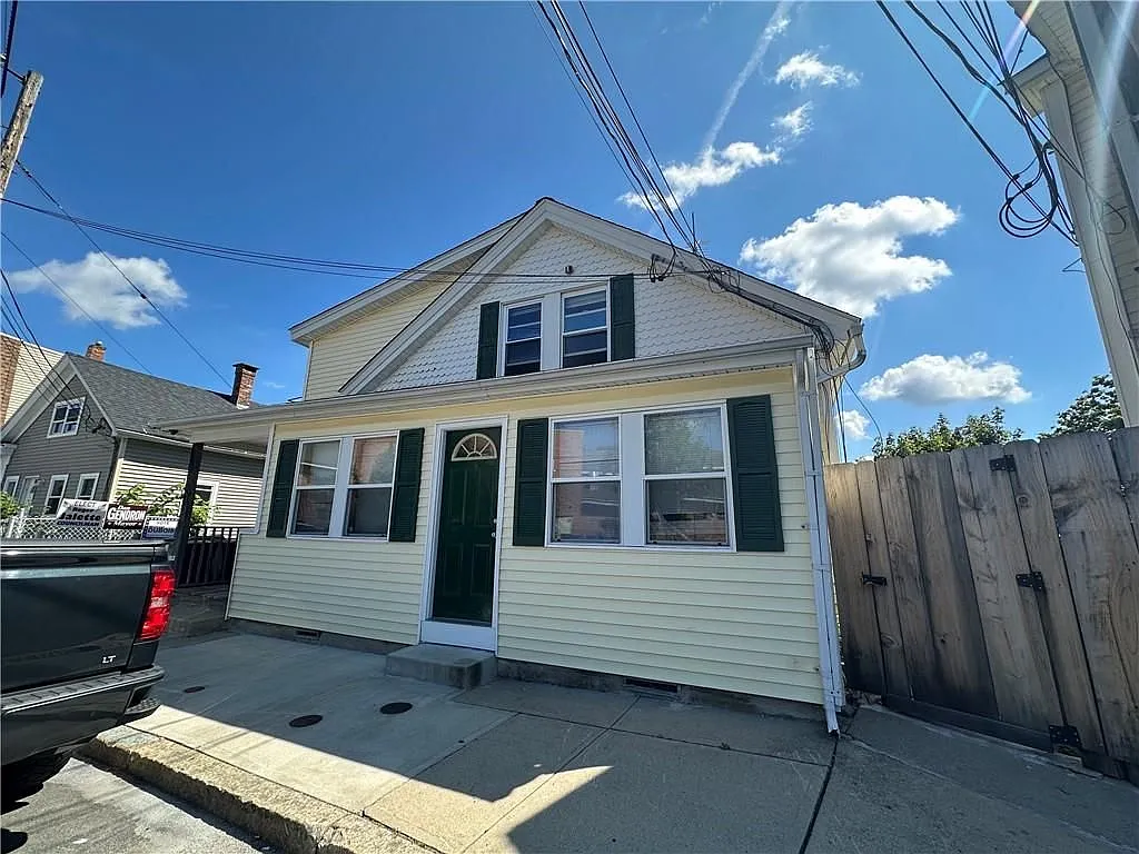 2 bed, 1.0 bath, 934 sqft, $1,400 — Photo 2