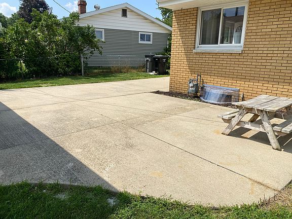 5th image of 19224 Staffordshire Dr