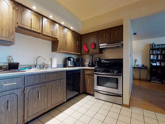 4th image of 4715 W 106th St