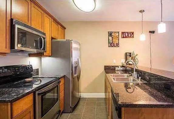 Building Photo - 10982 Roebling Ave #556