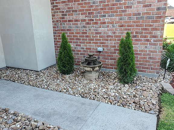 2nd image of 100 Bentgrass Dr