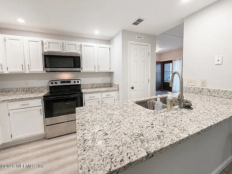 13 Navarra Ct — Photo 2