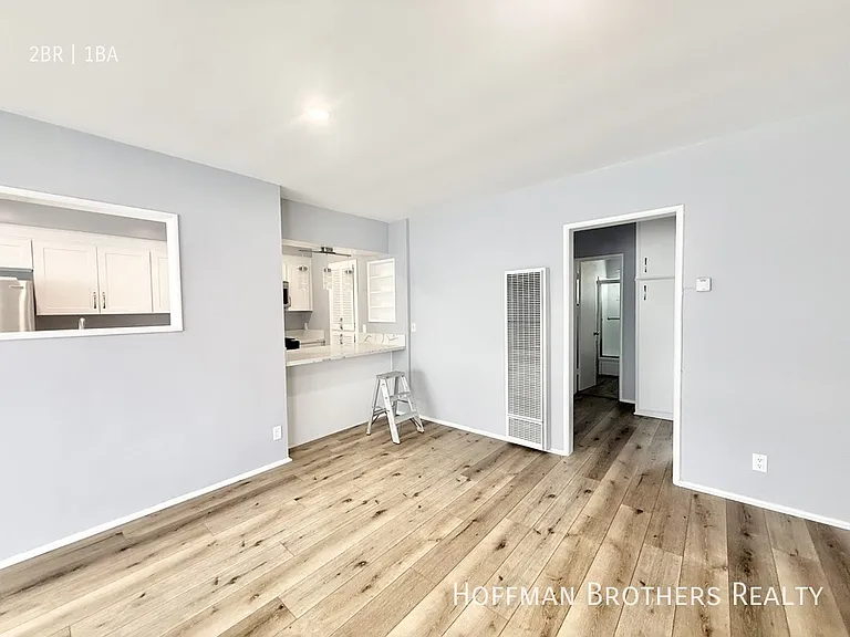 1220 N Harper Ave #10 — Photo 4