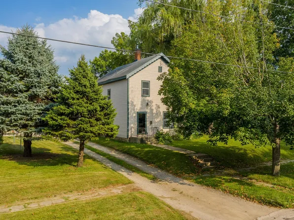 911 College St S, Northfield, MN 55057