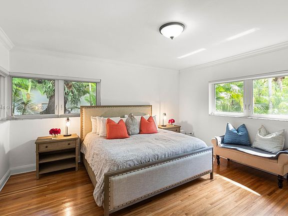3rd image of 4815 Alhambra Cir