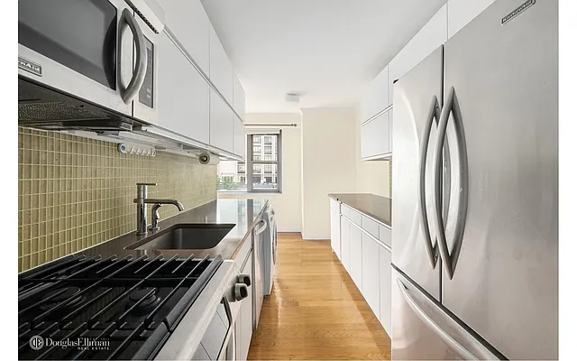 Rented by Douglas Elliman | media 16