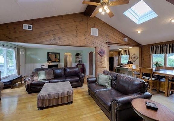 4th image of 11 Artemas Ave