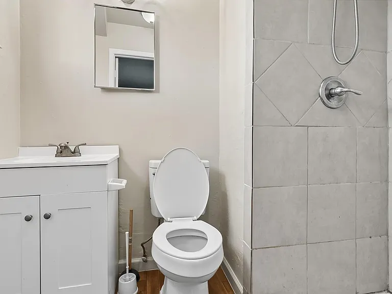 513 Gilmore Way — Photo 10