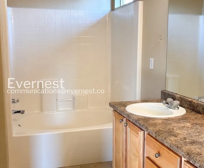 1121 Fenwick Dr — Photo 12