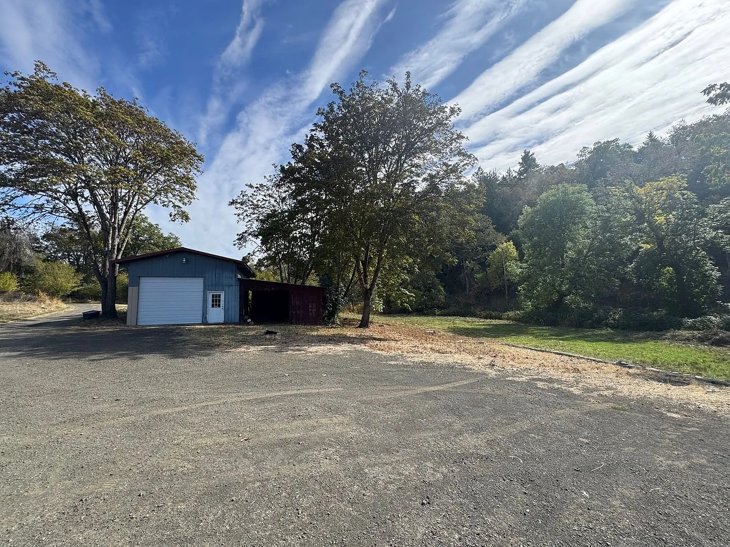 Country Living Close to Town 3 Bedroom, 2 Bathroom Home — Photo 3
