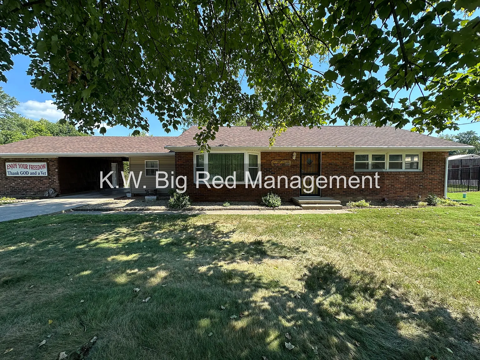 3 bed, 1.5 bath, 1313 sqft, $2,000 — Photo 1