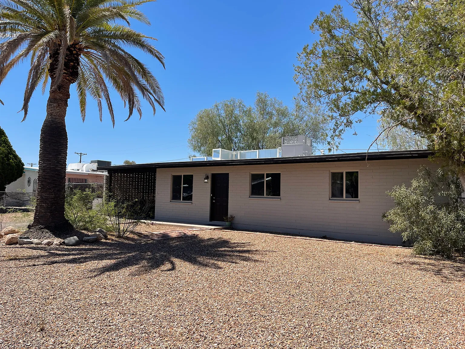 6426 E Duke Dr — Photo 1