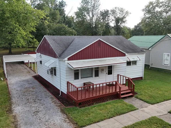 604 W College St, Fairfield, IL 62837