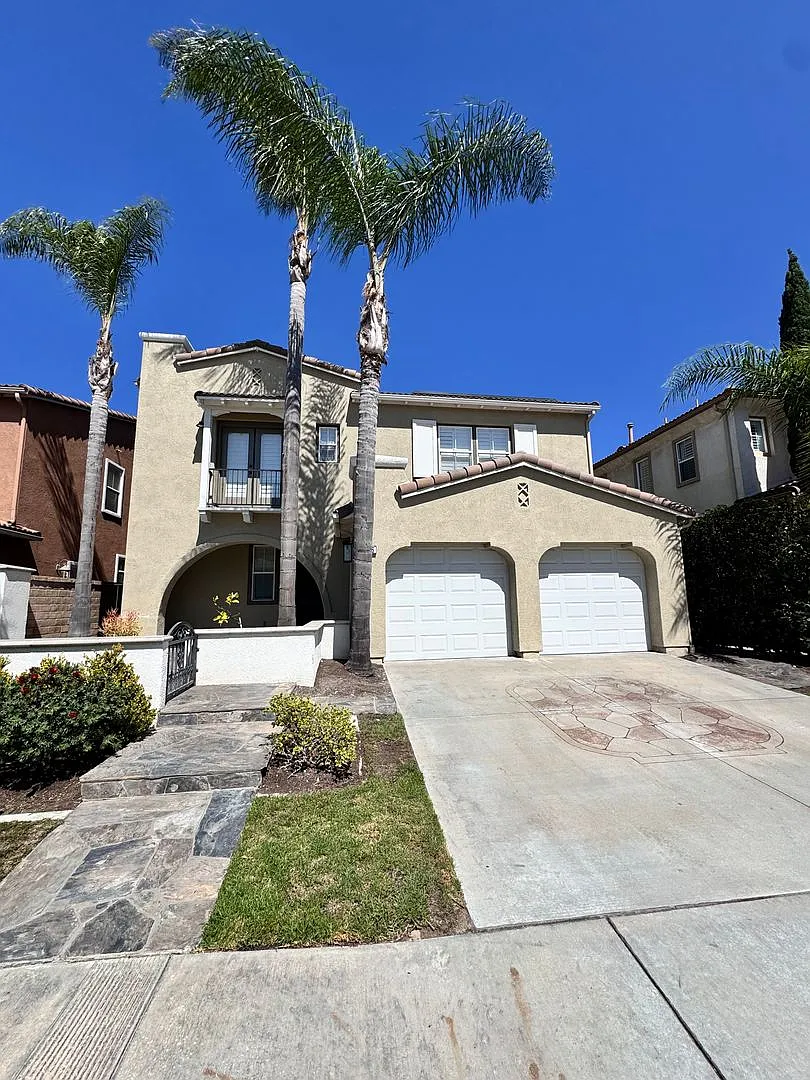 Spacious 3BR/3.5BA Single-Family Home - 326 Manila Ave — Photo 1