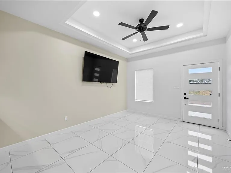 1513 W B St — Photo 3