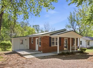 1021 Preston Dr, Burns, TN 37029