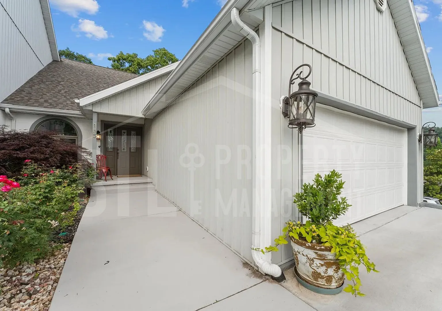 Beautifully updated 4-bedroom, 3-bath duplex in Branson! — Photo 2