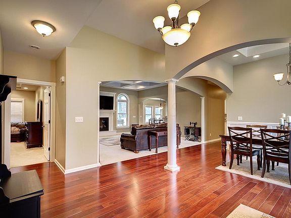 3rd image of 116 Taylor Way Dr SW