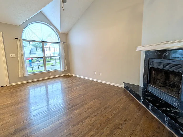 10912 Aspenview Ct — Photo 2