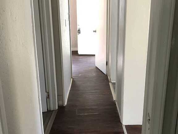 4th image of 55 Oak St