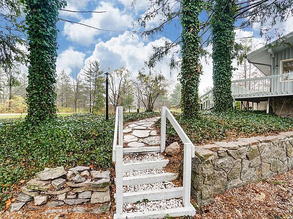 5th image of 5029 Lakeview Dr