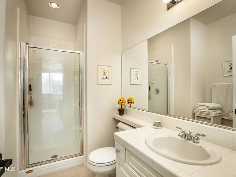 1004 Lambourne Pl — Photo 44