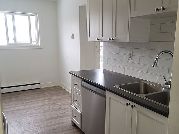 2nd image of 70 Albert St #11