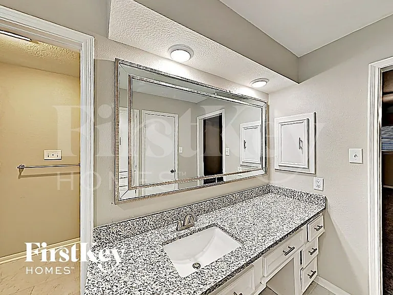 2511 Riverlawn Dr — Photo 9
