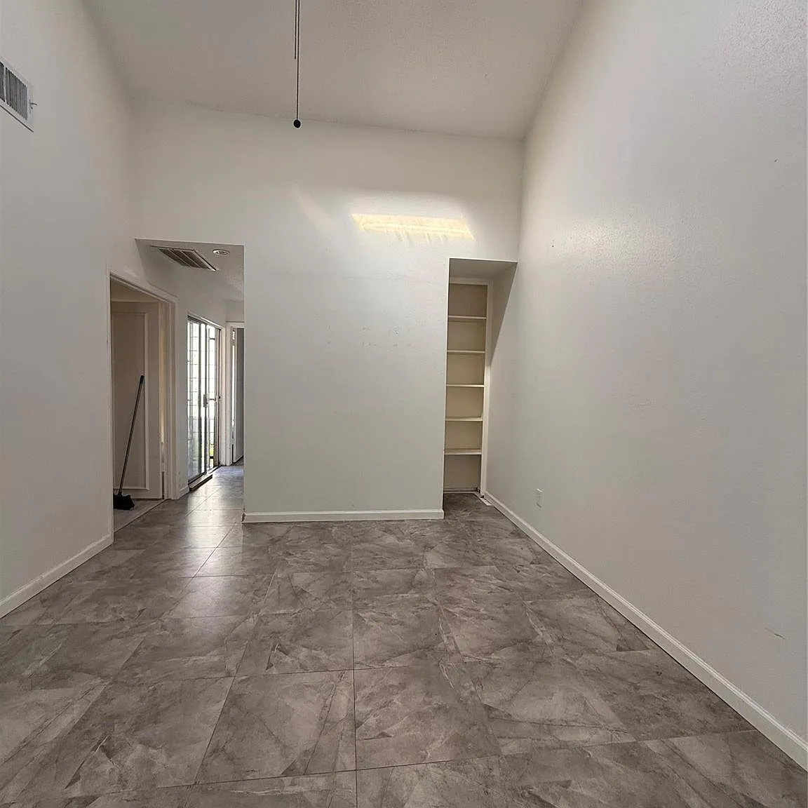 2 bed, 1.0 bath, 797 sqft, $1,500 — Photo 2