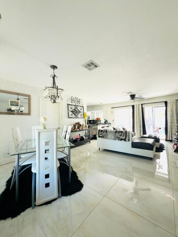 230 NE 25th Street, photo 5