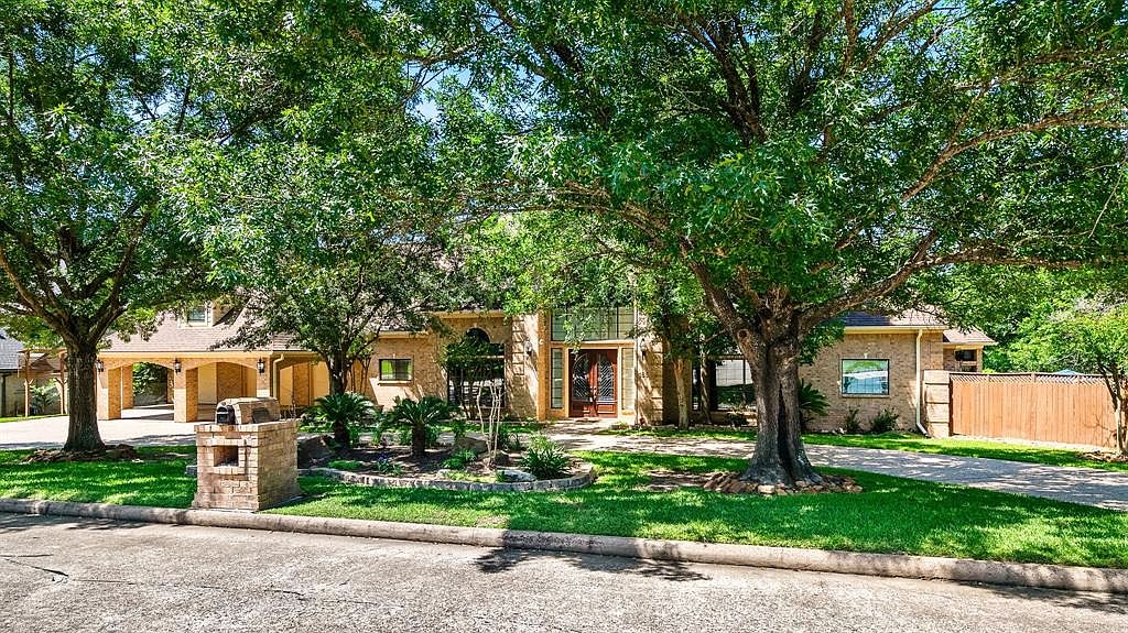 186 April Waters Dr W