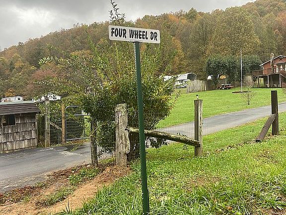 2nd image of 915 Four Wheel Dr
