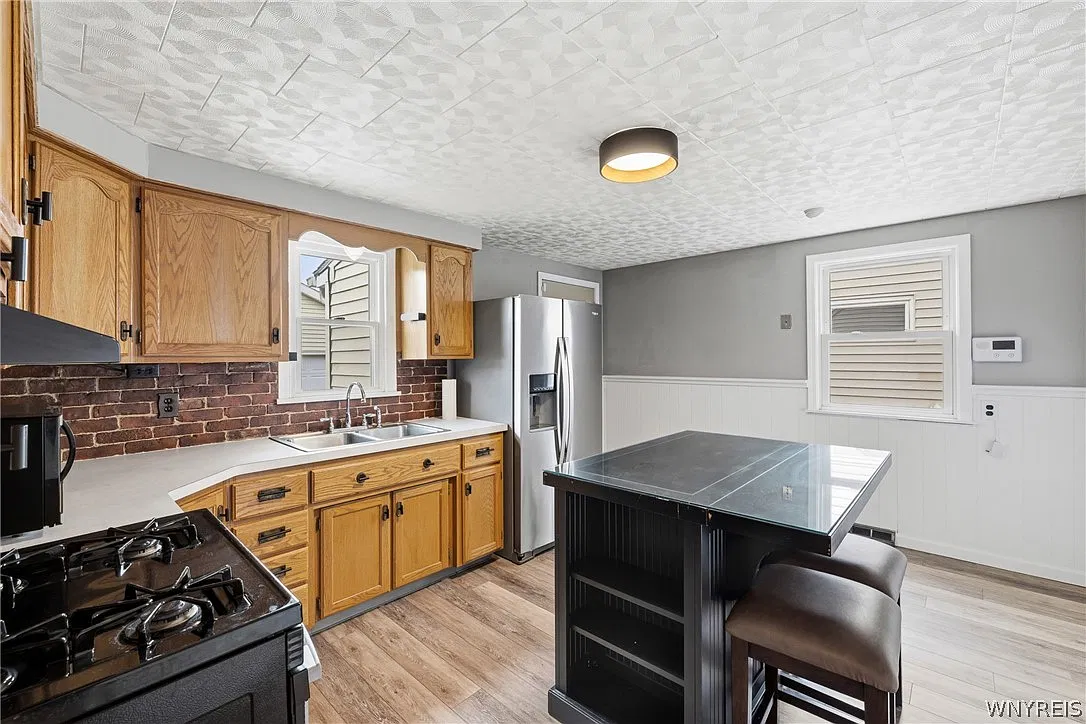 4 bed, 1.0 bath, 1320 sqft, $2,100 — Photo 4