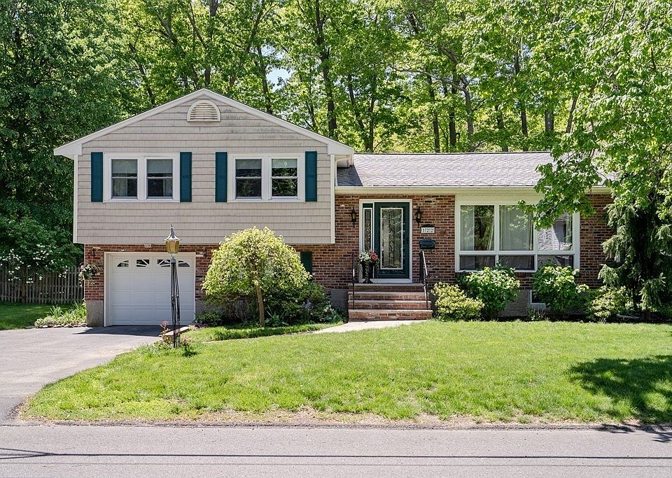 1st image of 122 Chickering Rd