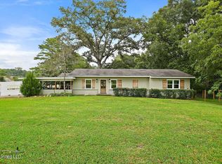821 East St, Mendenhall, MS 39114