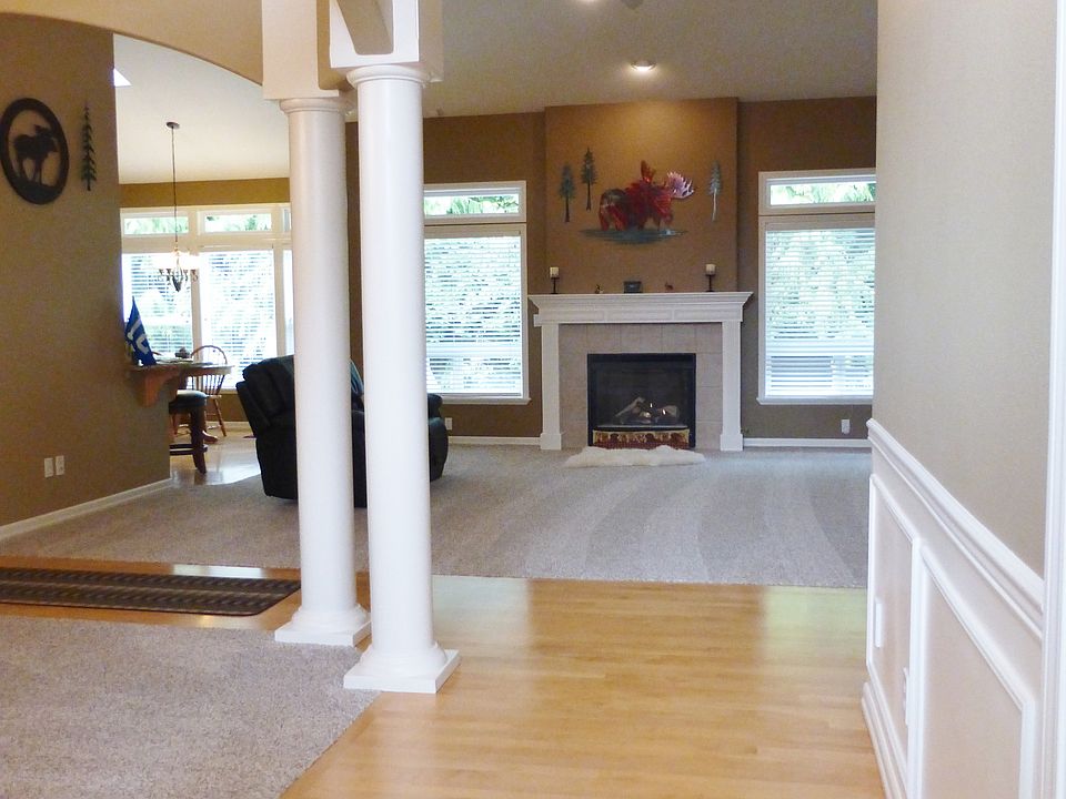 Open floor plan from entry