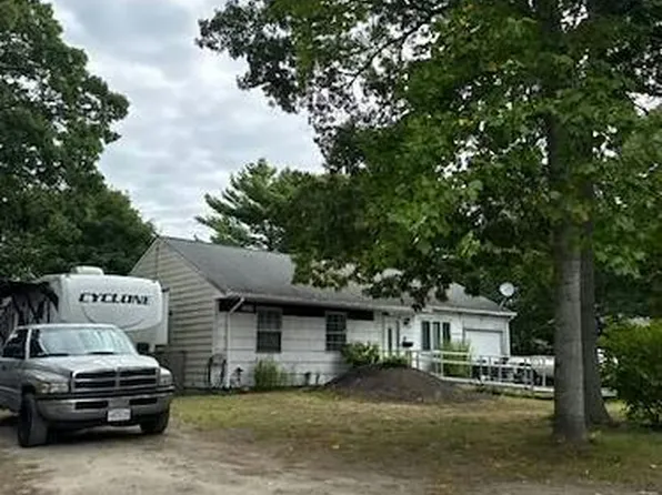 78 Mulberry St, Hyannis, MA 02601