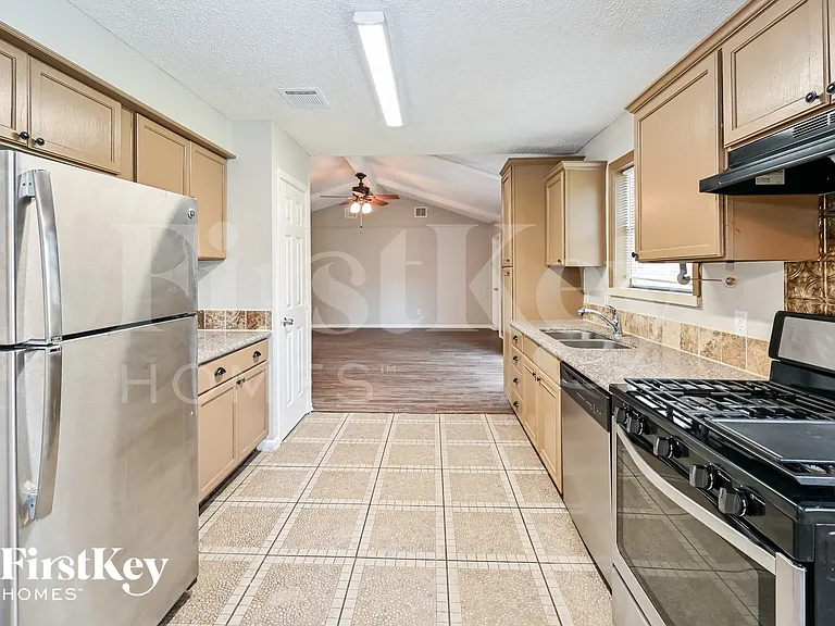 13706 Oleoke Ln — Photo 8