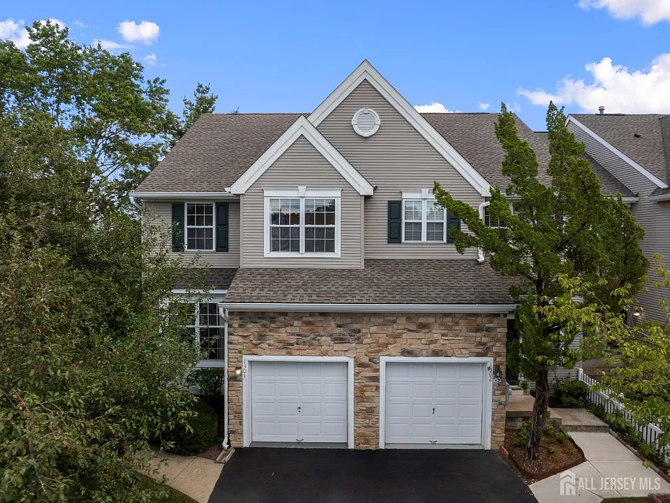 1301 Dahlia Cir