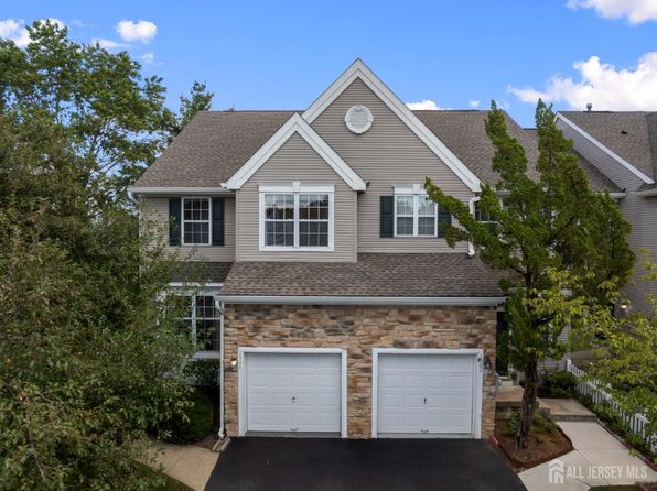 1301 Dahlia Cir