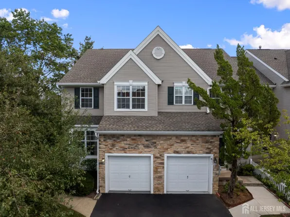 1301 Dahlia Cir, Dayton, NJ 08810